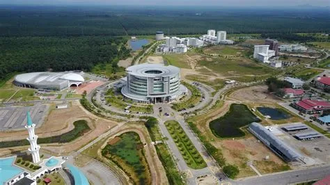 Additional UTHM campus photos